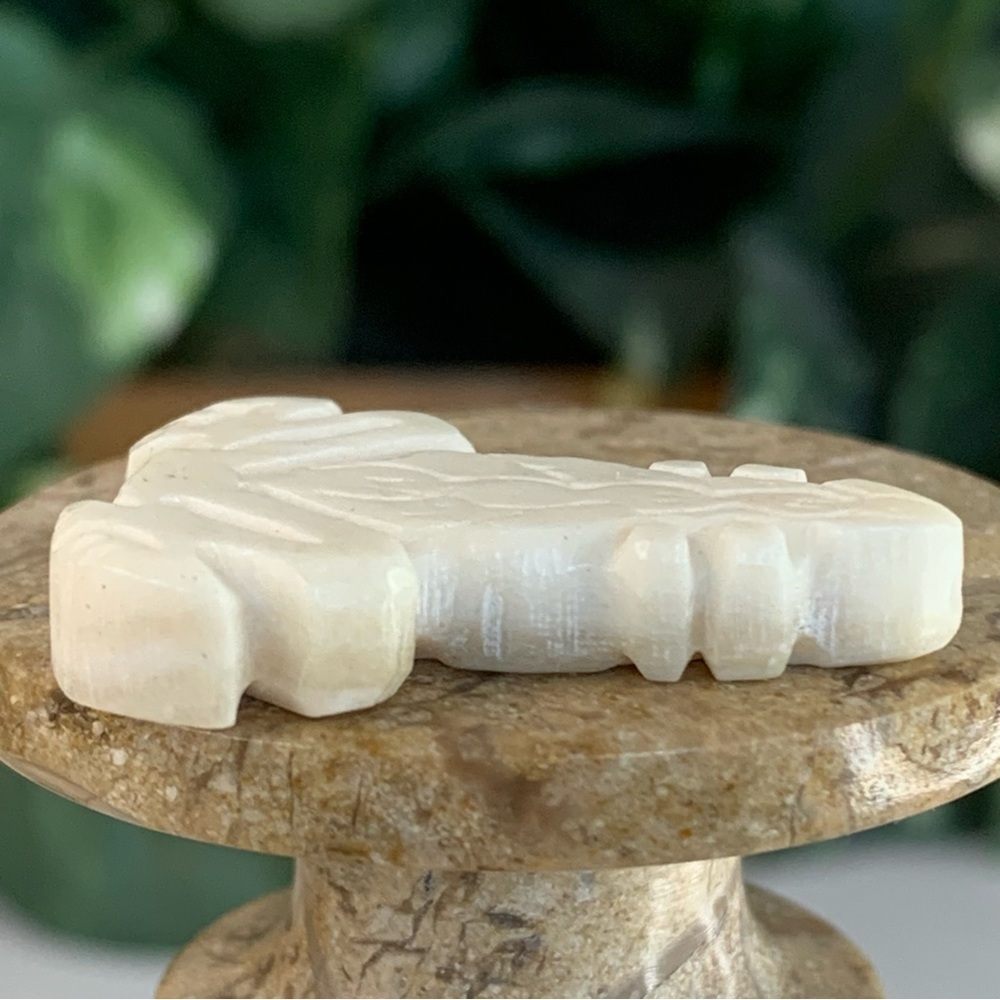 Vintage Natural Bone Bead Frog Hand Carved Fetish Animal Toad Drilled 1.3" x 1" - Picture 3 of 13